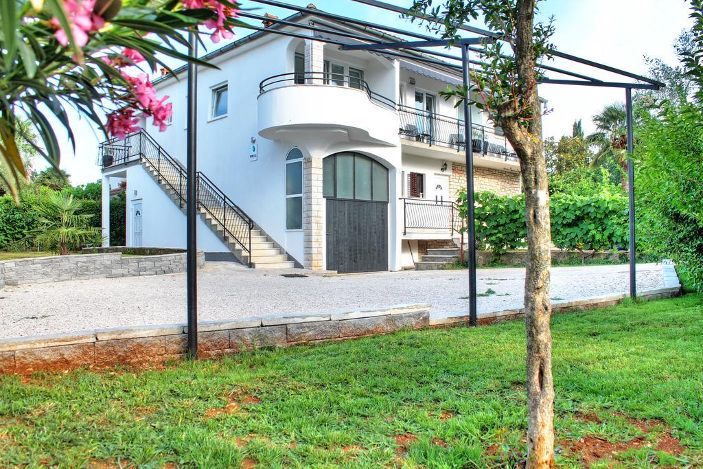 Apartments Nebuloza Ровин Екстериор снимка