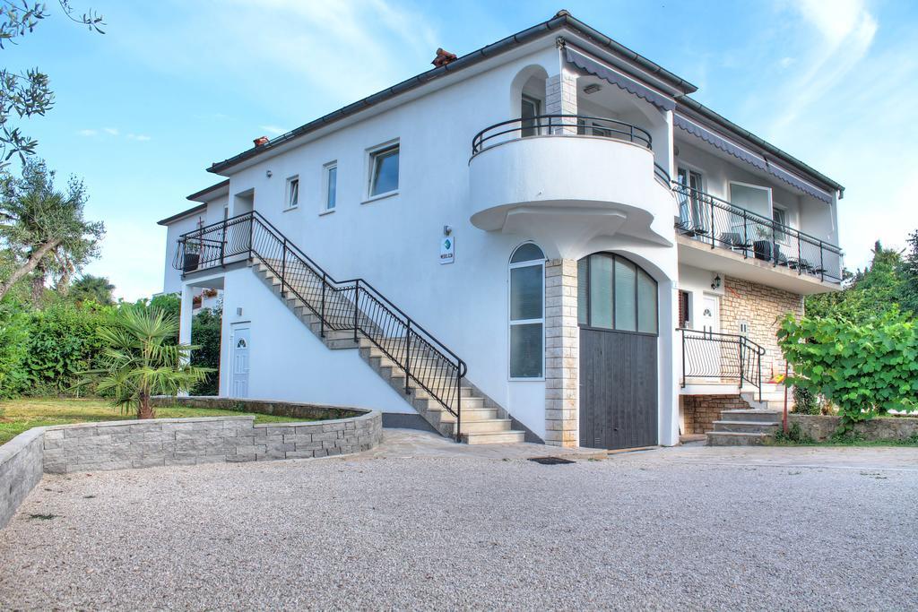 Apartments Nebuloza Ровин Екстериор снимка