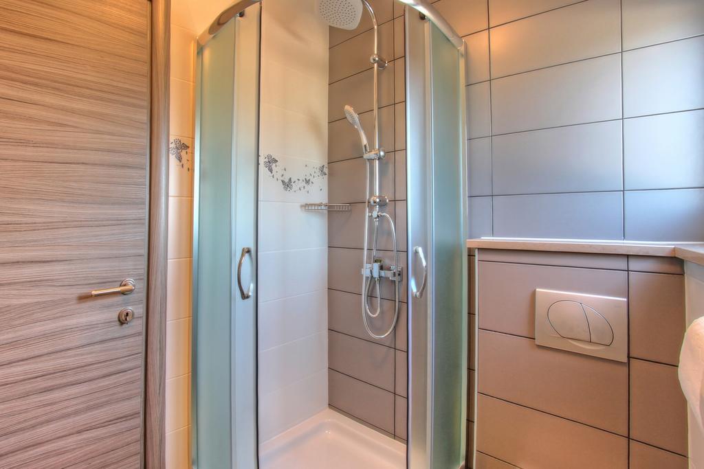 Apartments Nebuloza Ровин Екстериор снимка