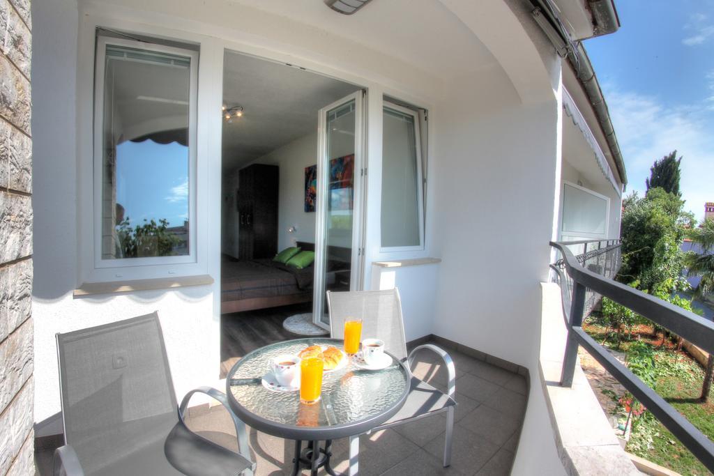 Apartments Nebuloza Ровин Екстериор снимка