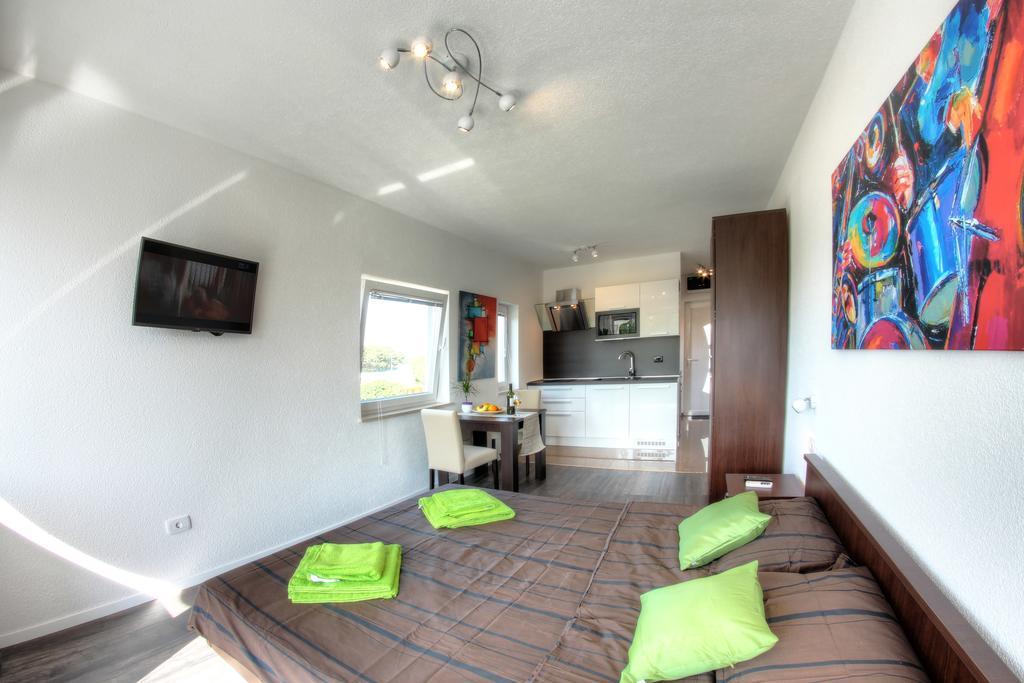 Apartments Nebuloza Ровин Екстериор снимка