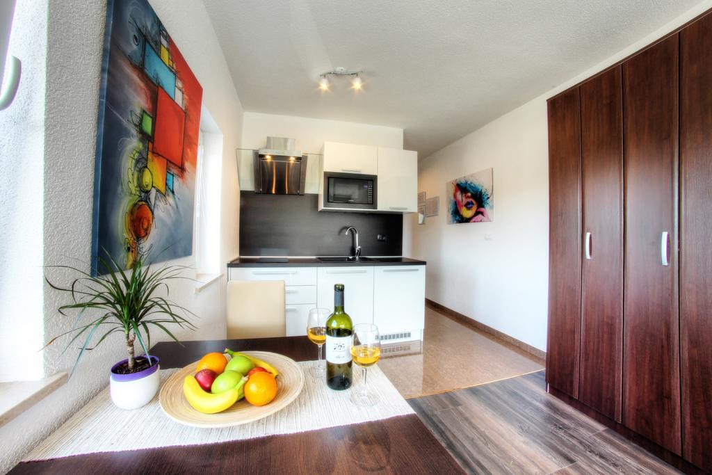 Apartments Nebuloza Ровин Екстериор снимка