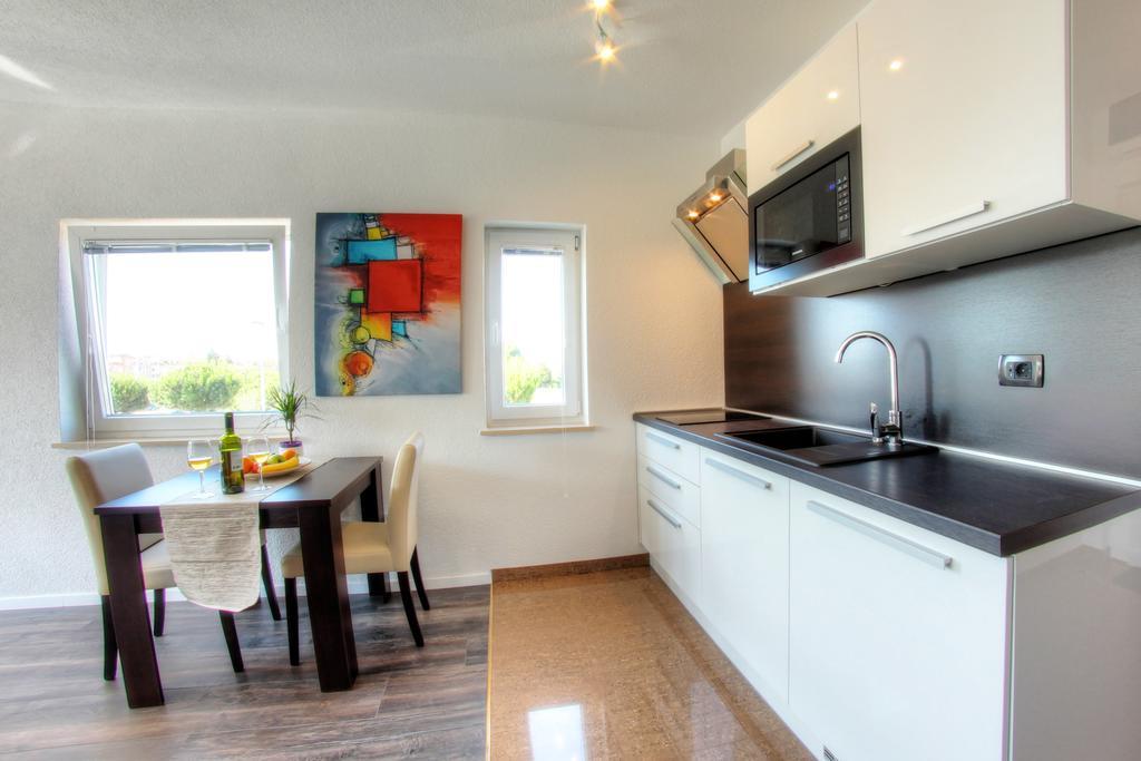 Apartments Nebuloza Ровин Екстериор снимка