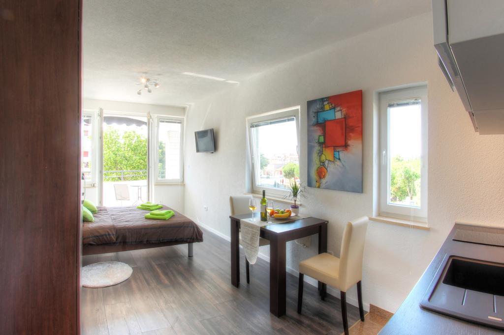 Apartments Nebuloza Ровин Екстериор снимка
