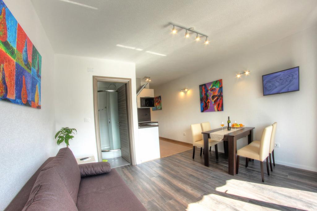 Apartments Nebuloza Ровин Екстериор снимка