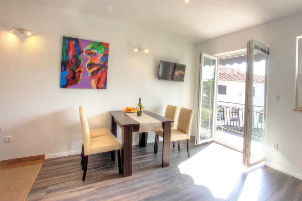 Apartments Nebuloza Ровин Екстериор снимка