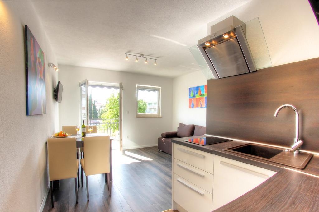 Apartments Nebuloza Ровин Екстериор снимка