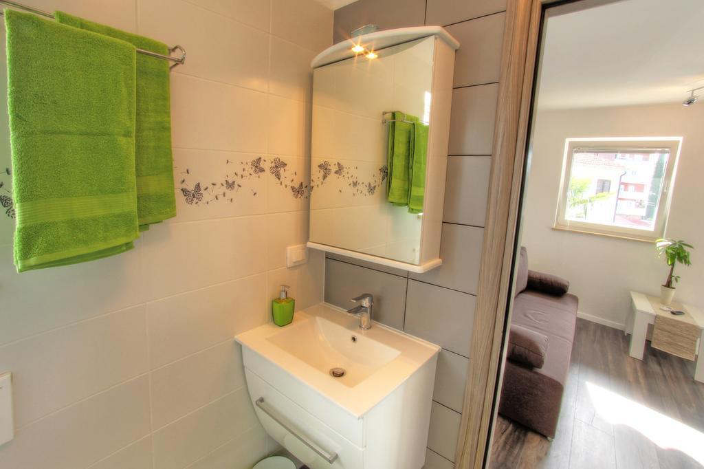 Apartments Nebuloza Ровин Екстериор снимка