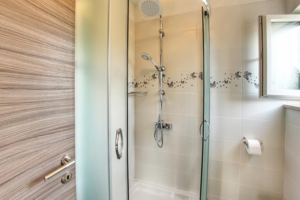 Apartments Nebuloza Ровин Екстериор снимка
