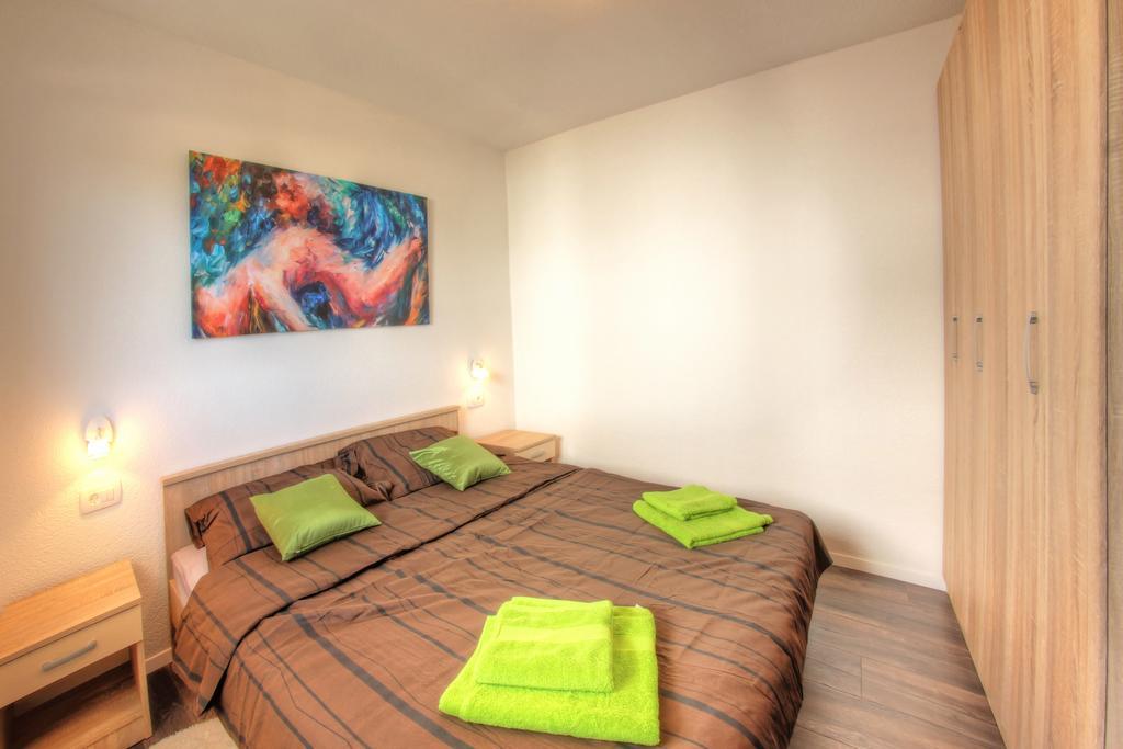 Apartments Nebuloza Ровин Екстериор снимка