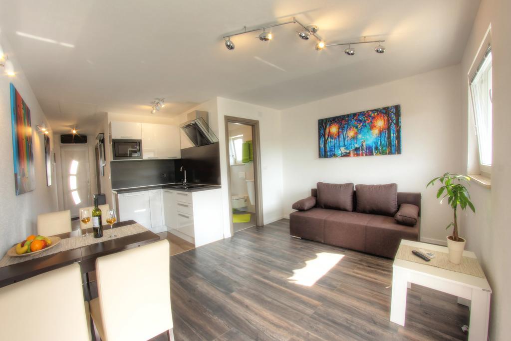 Apartments Nebuloza Ровин Екстериор снимка