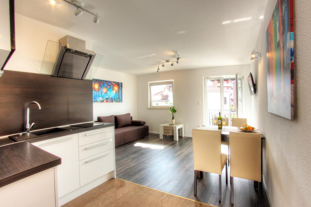 Apartments Nebuloza Ровин Екстериор снимка